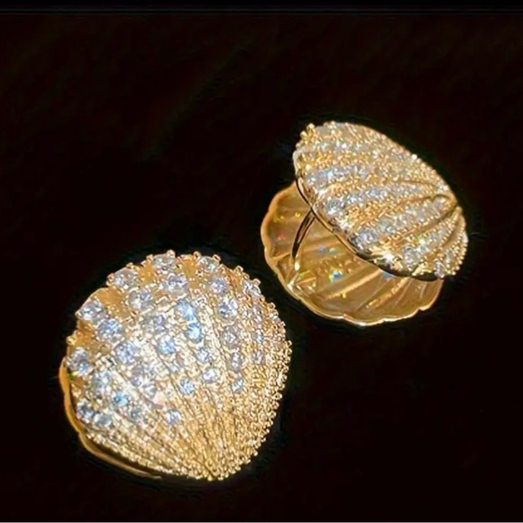 Gold Plated Shell Shape Simulated Diamonds Earrings Luxury, Glamorous Earrings - Picture 2 of 8